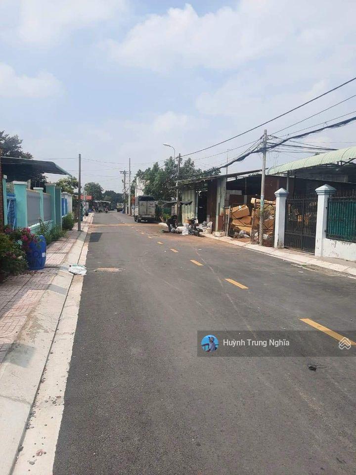 Bán miếng đất ngay vinhome sài gòn park giá chỉ 700tr. dt 5x40m đường lê minh nhựt củ chi