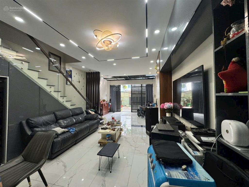 Bán nhà đẹp kdc bình hòa đường 10m, ô tô ngủ trong nhà giá 13,5 tỷ, còn thương lượng