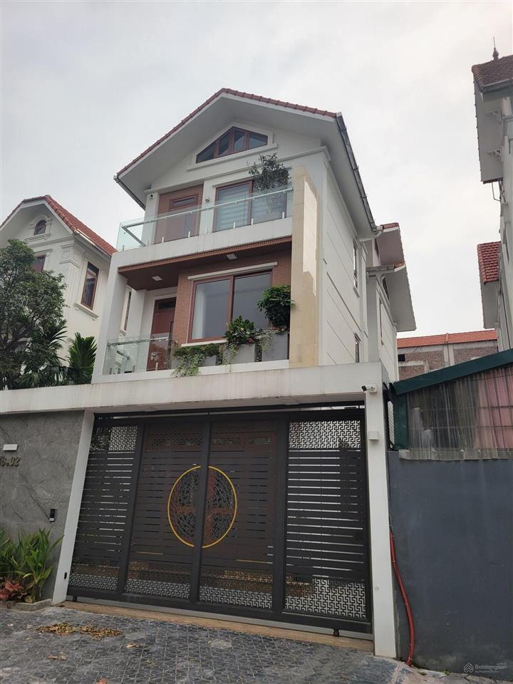 Chính chủ bán lô biệt thự bt6 mặt vườn hoa khu đô thị văn phú, dt 200m²