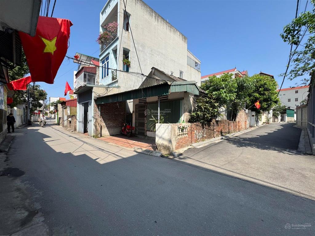 Bán mảnh đất. vị trí gần chợ thôn xuân canh, xã đông anh dt 60.6m2 rộng 4m, vuông vắn
