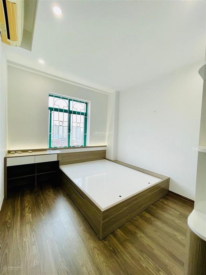 Gấp bán căn hộ lô góc, tầng trung, 2 ngủ, 1 vệ sinh đường mạc thái tổ, 5 tỷ (có thương lượng)