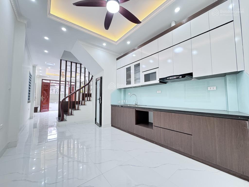 Bán nhà lạc long quân phân lô vip, lô góc thoáng sáng, gần phố, 45m2 chỉ 12.9 tỷ.