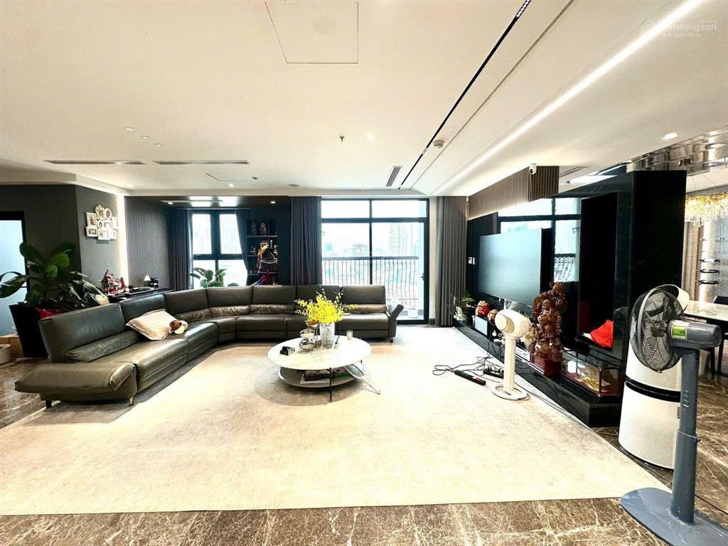 Chính chủ bán căn hộ tại tttm tsq, mỗ lao, 176m2, 4 ngủ, nội thất cơ bản, ban công đông nam, sổ đỏ
