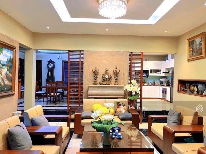 Biệt thự vườn đào 215m2, mt 14m, view vườn hoa, full gỗ quý, 119 tỷ tây hồ