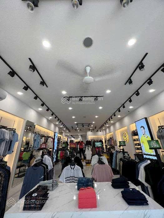 Bán nhà phố trung tâm thương mại cao lỗ, đông anh. đối diện chợ tó. giá 15,5 tỷ cực tốt cho quý vị