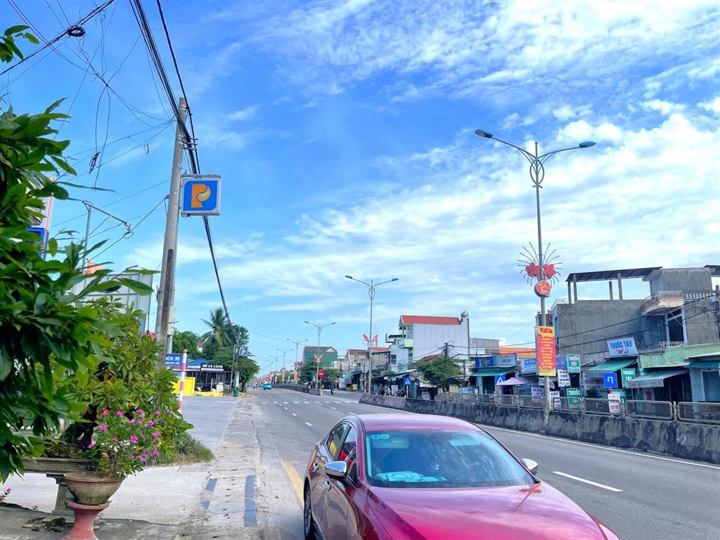 Bán gấp bất động sản 15m ngay mặt tiền đường nguyễn huệ, trung tâm la hà, tư nghĩa