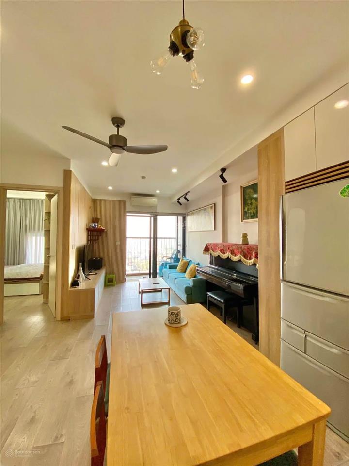 Bán căn 2 phòng ngủ tòa a westbay tầng trung giá 2,9x tỷ bao phí
