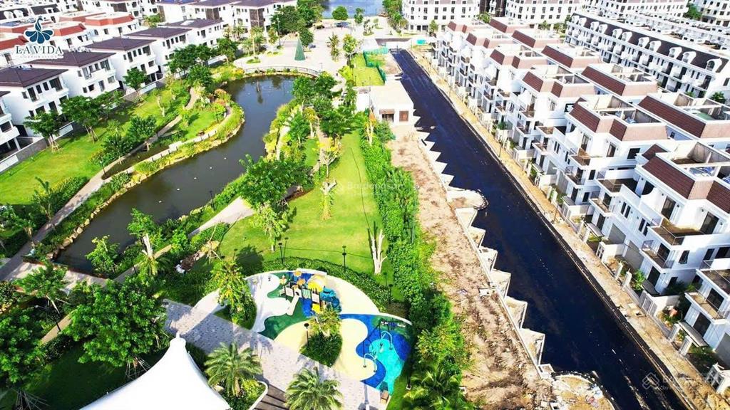 Căn gốc 8x17,5 đã có sổ hồng, dt 140,7m