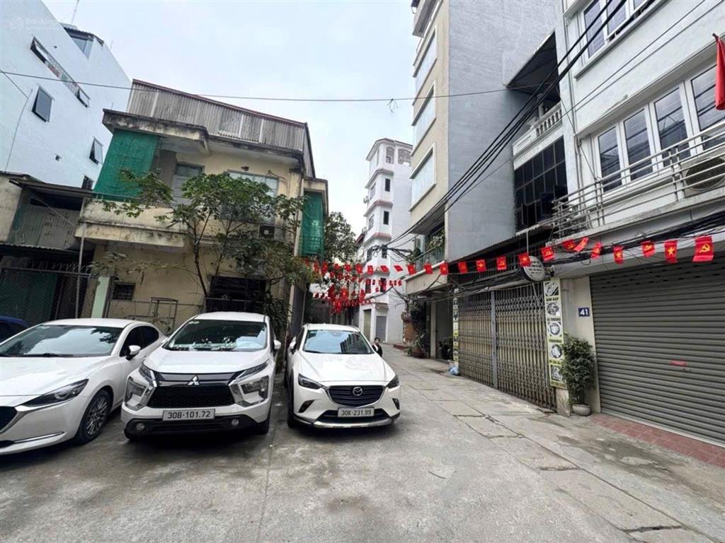 P/l ô tô tránh xuân đỉnh, 30m2 chỉ 8.x tỷ, dân xây, ngõ thông, kinh doanh, lô góc, full nội thất