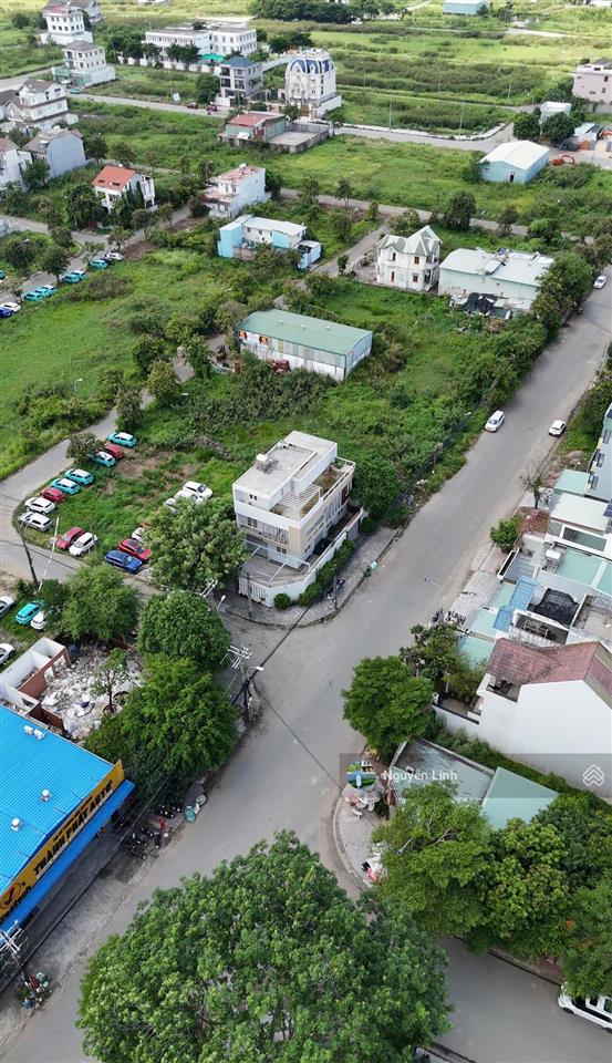 Bán biệt thự góc 285m2 trục đ. 20m kdc kiến á, chỉ cách liên phường 100m nhà mới 100%