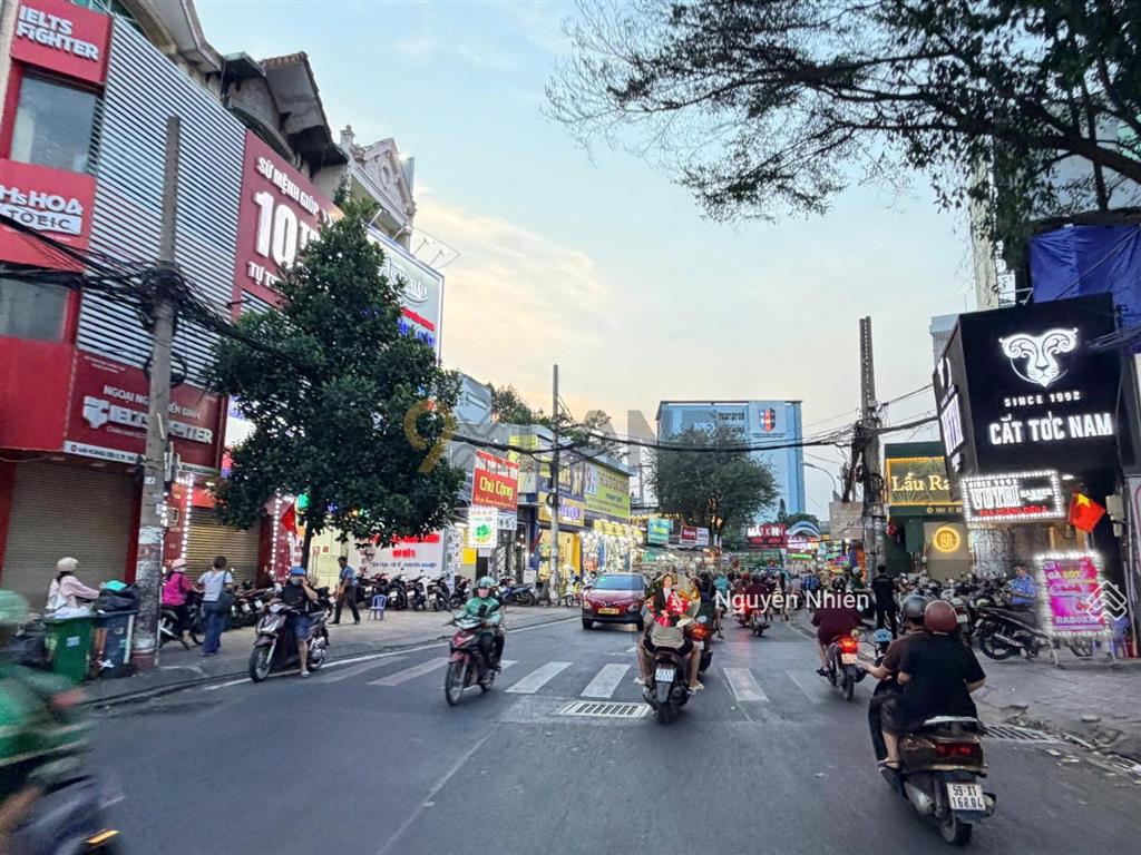 Hơn 80tr/m2 mtkd góc hoàng diệu 2 302m2 ngang 8m thu nhập 70 triệu cpxd hầm + 7 tầng