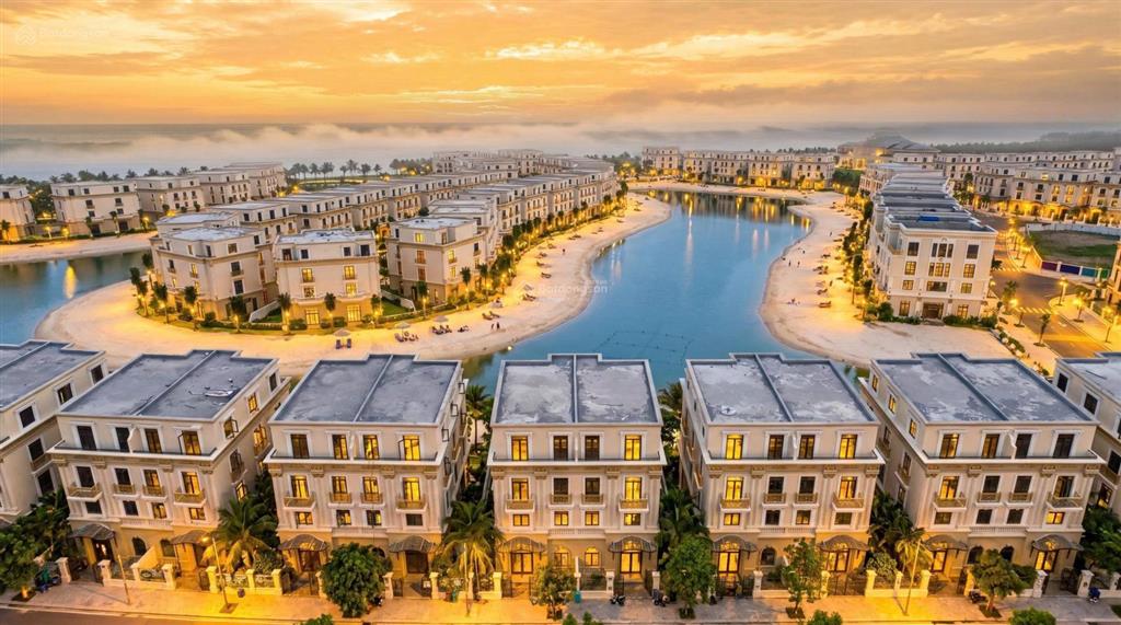 Bán gấp biệt thự hoàng gia 4 tầng tại vinhomes royal island, 12,5 tỷ, 180 m2