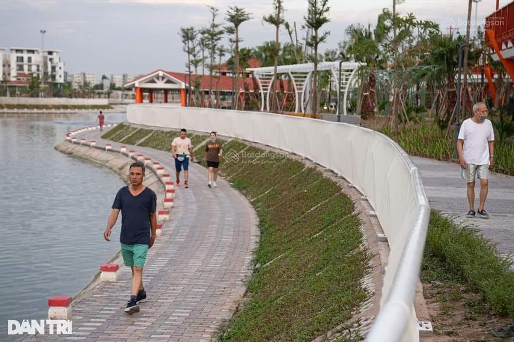 Tôi cần bán lô đất dt 60m2 đường 12m, vỉa hè, view công viên, mt 5m, kinh doanh giá 21,3 tỷ có tl.