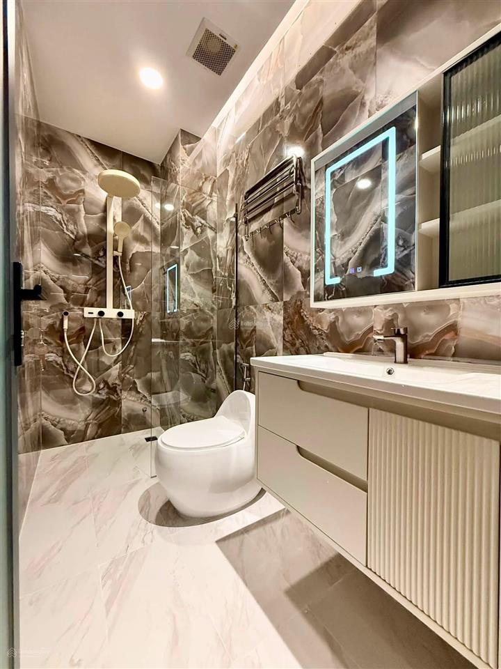 Cần bàn nhà phố có thang máy đường huỳnh văn bánh, phú nhuận giá 7,12tỷ/67,5m2 thuê 22tr/tháng