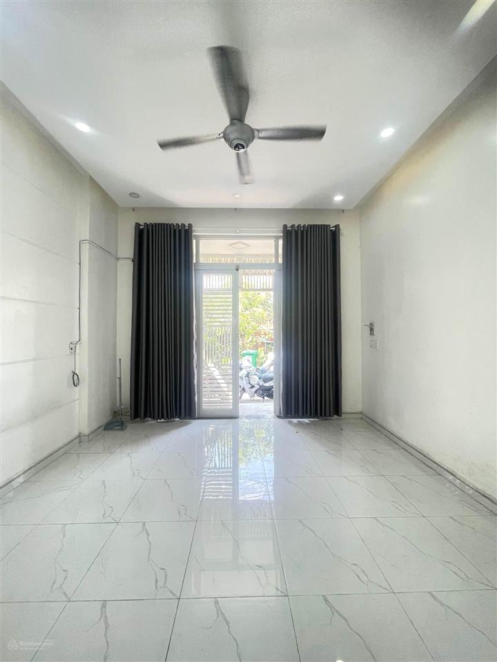 Nhà đẹp lê thị hà trung tâm hóc môn 63m2 shr ko quy hoạch, ko lộ giới nhỉnh 3 tỷ