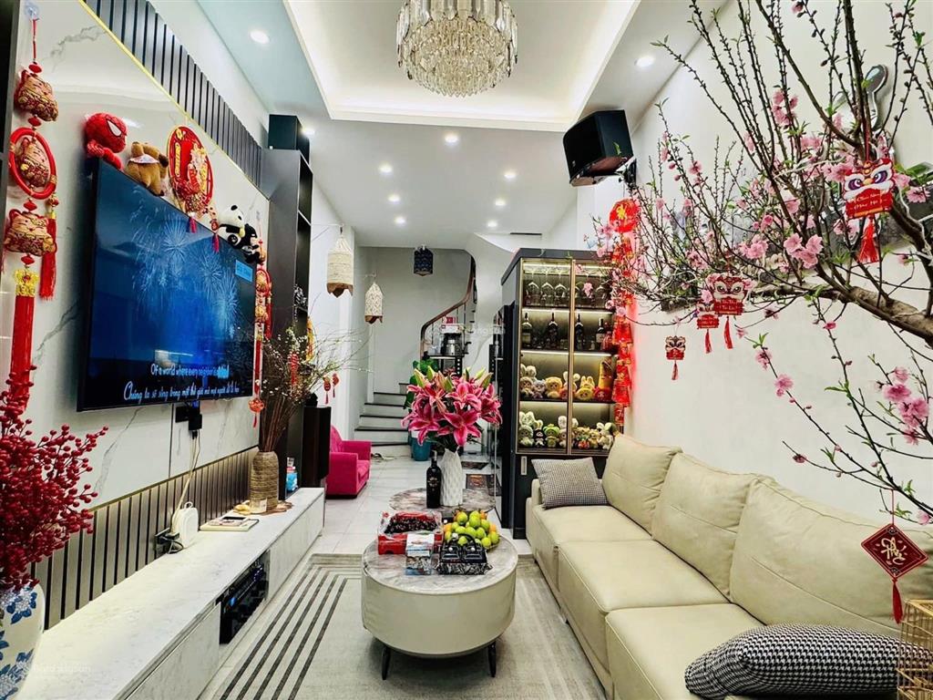 Phân lô nguyễn lân, gần ngã tư vọng, 1 nhà ra phố, ô tô đỗ cửa, sổ đẹp, dt 35m2, mt 4m, giá 12.3 tỷ