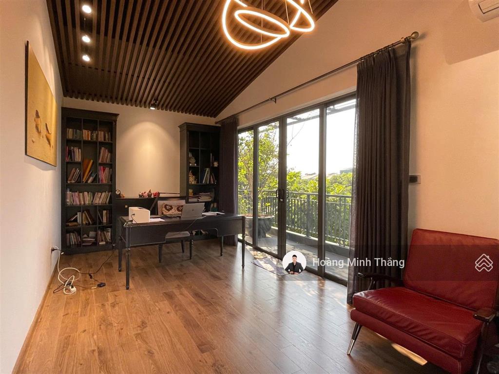 Bán biệt thự đặng xá gia lâm, 2 mặt tiền, 17,x tỷ, sổ 140m2. view công viên