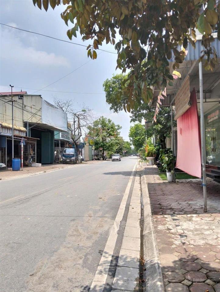 Chính chủ cần bán mặt đường đê đáy phường chương mỹ .trục kinh doanh sầm uất . 0972 076 ***