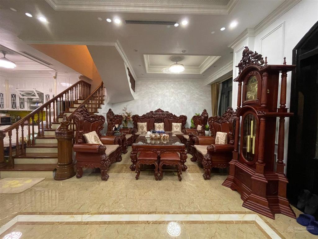 Bán căn venice vị trí đường thông full nội thất gỗ cao cấp gần tiện ích (bể bơi, sân thể thao)