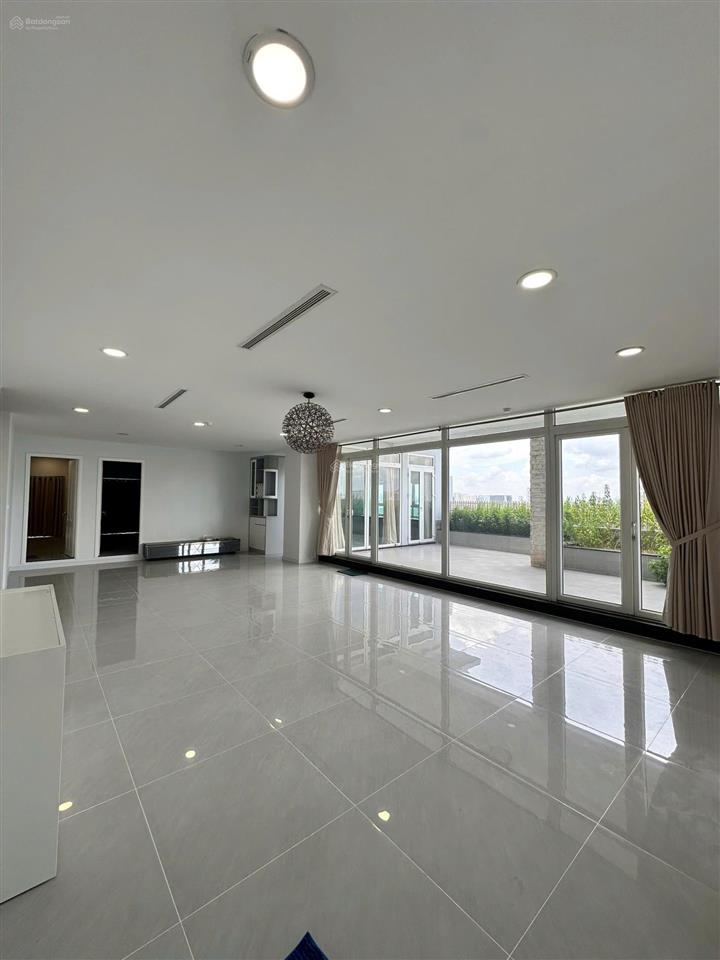 Bán căn hộ thiên nam q.10, dt 300m2, 3pn, 4wc giá 18 tỷ sổ hồng. view đông nam, 0943 245 *** huy.