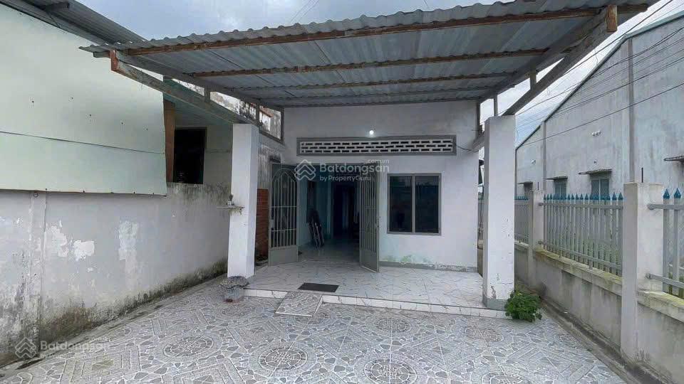 Bán dãy trọ (góc 2mt 221m2)giá 690tr (1 kiot và 3 phòng tr) đang cho thuê 4,5tr/tháng ở ấp suối cao