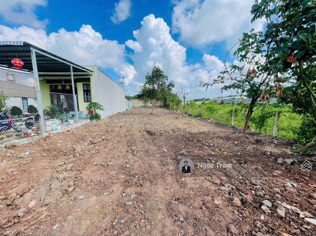 Cần bán đất 428m2 750 triệu đường trần văn chẩm xã tân thông hội huyện củ chi sổ hồng riêng