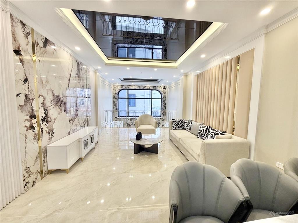Siêu phẩm long biên, 8 tầng, thang máy, gara 2 ô tô,gần aeon,cầu vĩnh tuy, vài phút sang phố cổ