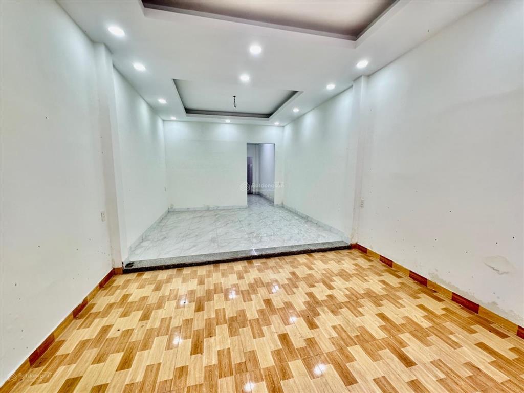 Xe hơi đỗ cửa gần kênh tham lương có phòng ngủ ở tầng trệt 81 m2 chỉ 6.99 tỷ