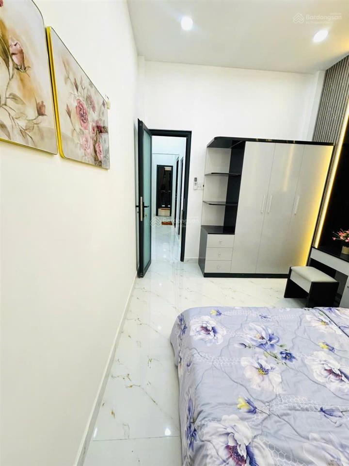 Cần tiền gấp nên bán nhà quang trung, nội thất đầy đủ, hẻm xe ô tô vào được