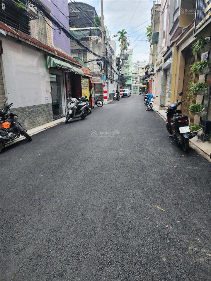 Bán nhà hẻm 8.5 tỷ 6x12m 3 tầng, lạc long quân, p. 8, q. tân bình (đậu được 15 chiếc xe máy ở sân)
