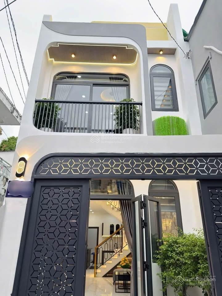Xoay vốn làm ăn cần bán nhà trần phú, q5 giá 6 tỷ 170 / dt 52m2. hẻm 1 sẹc rộng 6m xe hơi