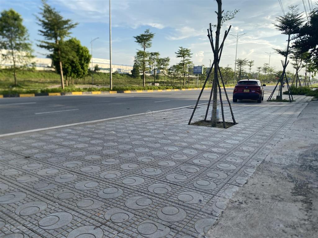Bán ô đất 120m2 mặt đường 35 đường hùng vương khu công nghiệp phú hà thị xã phú thọ. giá 42tr/m2.