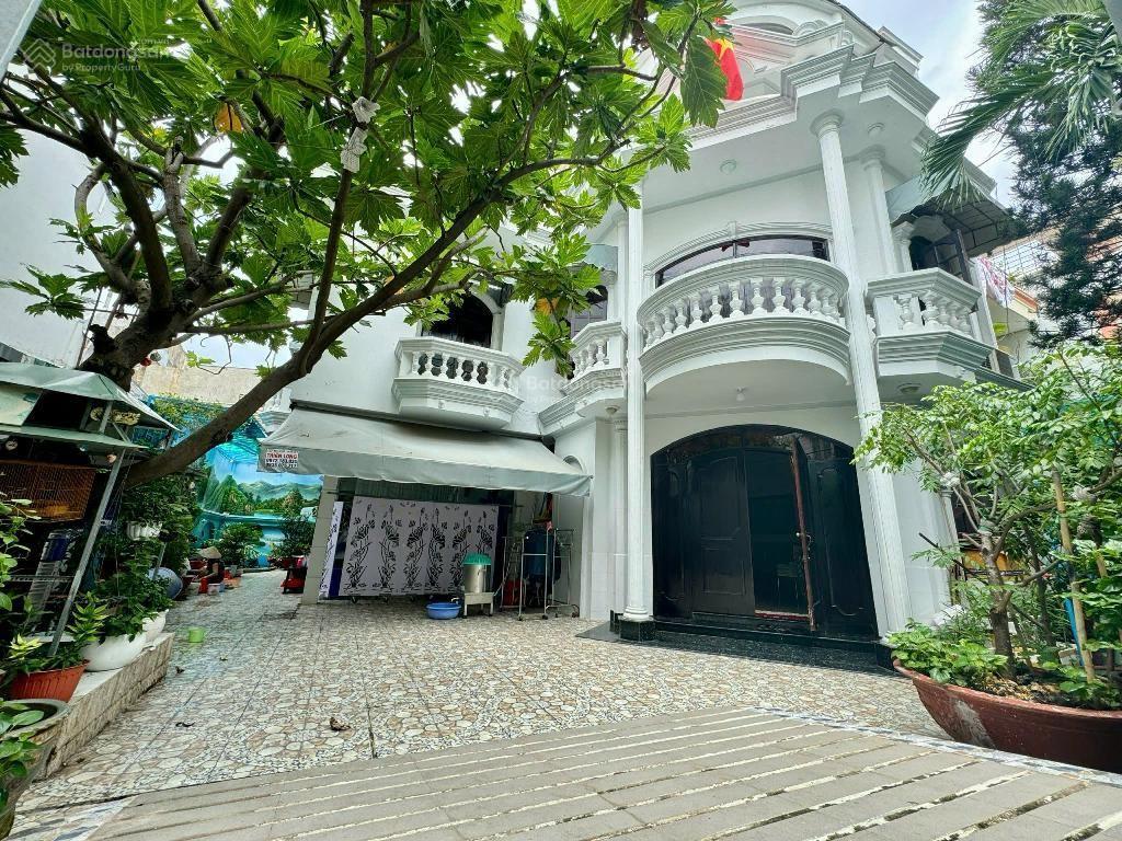 Bán biệt thự sân vườn ngay lâm văn bền trung tâm quận 7 thành phố hồ chí minh 0933 275 *** loan