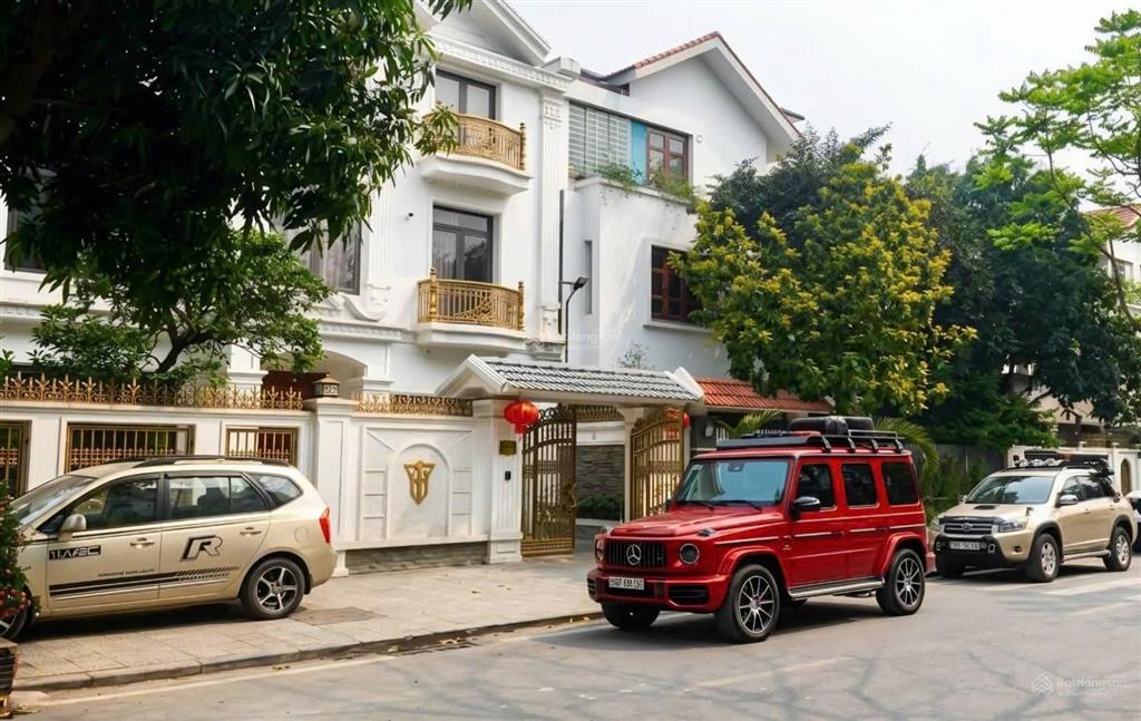 Chủ cần thanh khoản gấp bt kđt văn phú, hà đông 200m2, mt 10m, full nội thất nhập khẩu