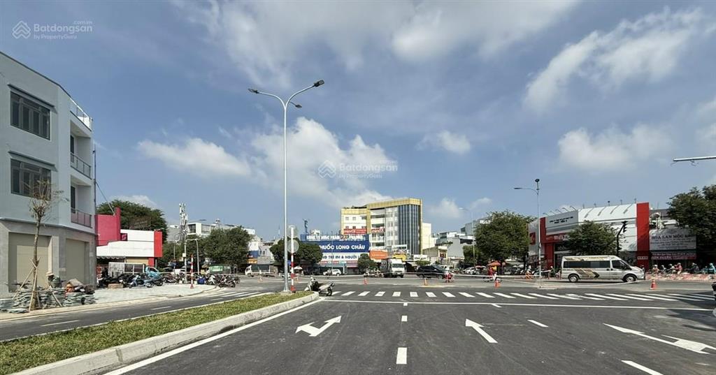 Mặt tiền kd đỉnh đường tây thạnh, gần lê trọng tấn nhà 2 tầng 560m2, giá 56 tỷ