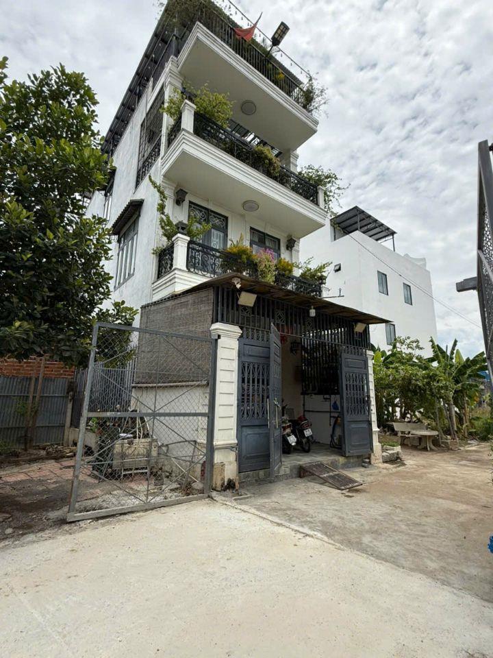 Bán căn nhà tâm huyết 3 tầng dt sàn 246m2 nở hậu, đẹp nhất nhì diên điền, diên khánh cũ khánh hoà