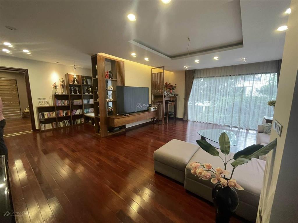 Chính chủ bán gấp biệt thự 215m x 4 tầng, mặt tiền 12m, thoáng sáng ở sướng, ở ngay, kđt văn phú