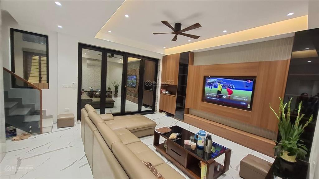 Bán nhà triệu việt vương, hoàn kiếm sát phố 6 tầng thang máy dt 50m giá 21.8 tỷ có thương lượng