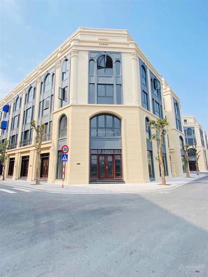 Bán liền kề ngôi sao góc đối diện chung cư diện tích 139m2. giá 57,x tỷ. vinhomes cổ loa