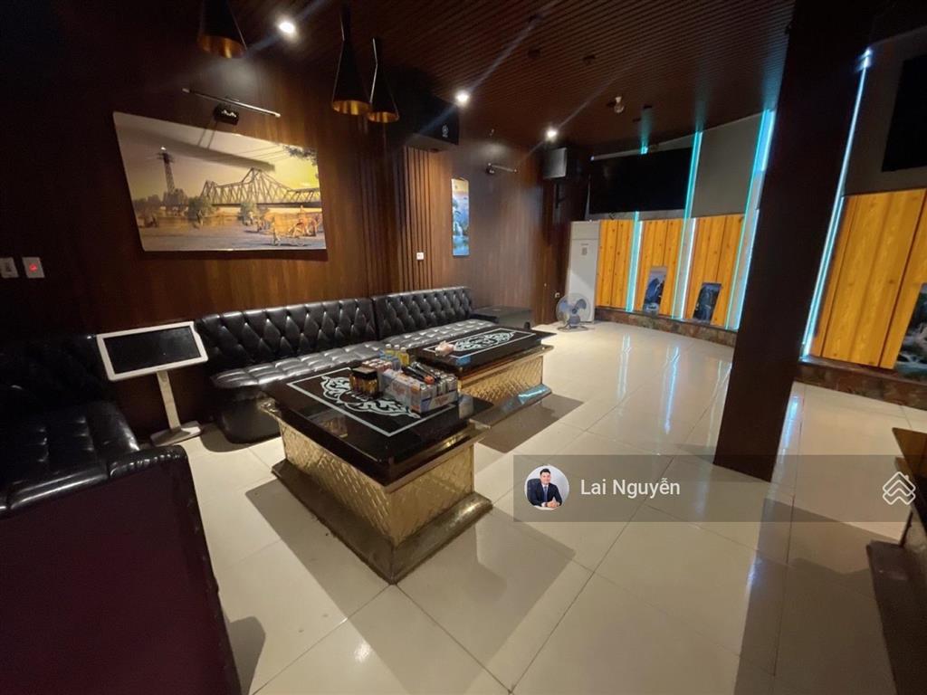 Bán mặt phố văn tiến dũng 52m2 2 mặt thoáng vỉa hè rộng ô tô dừng đỗ đang cho kinh doanh.
