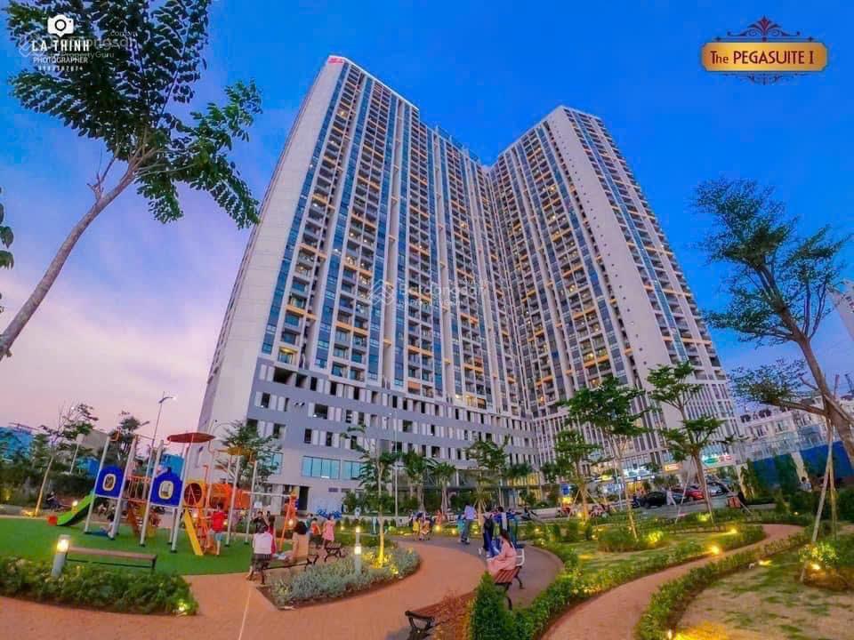Chính chủ kẹt tiền bán nhanh căn hộ the pegasuite 68m2 2pn 2wc giá 4,3 tỷ 0888 333 *** e công
