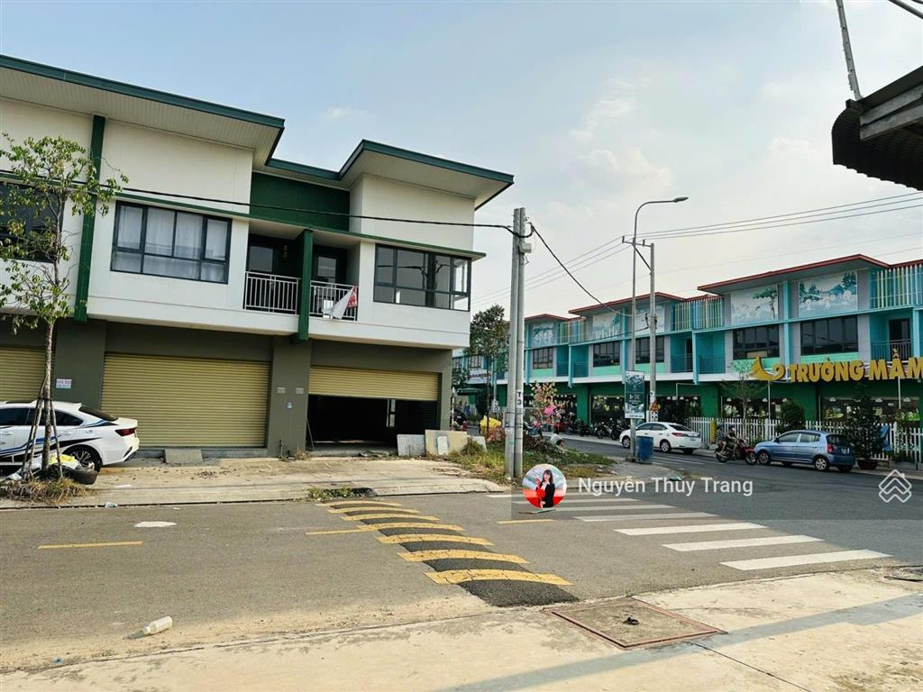 Bán shophouse view đẹp tại cạnh gốc và trường mầm non, oasis city, giá tốt, sẵn thu nhập
