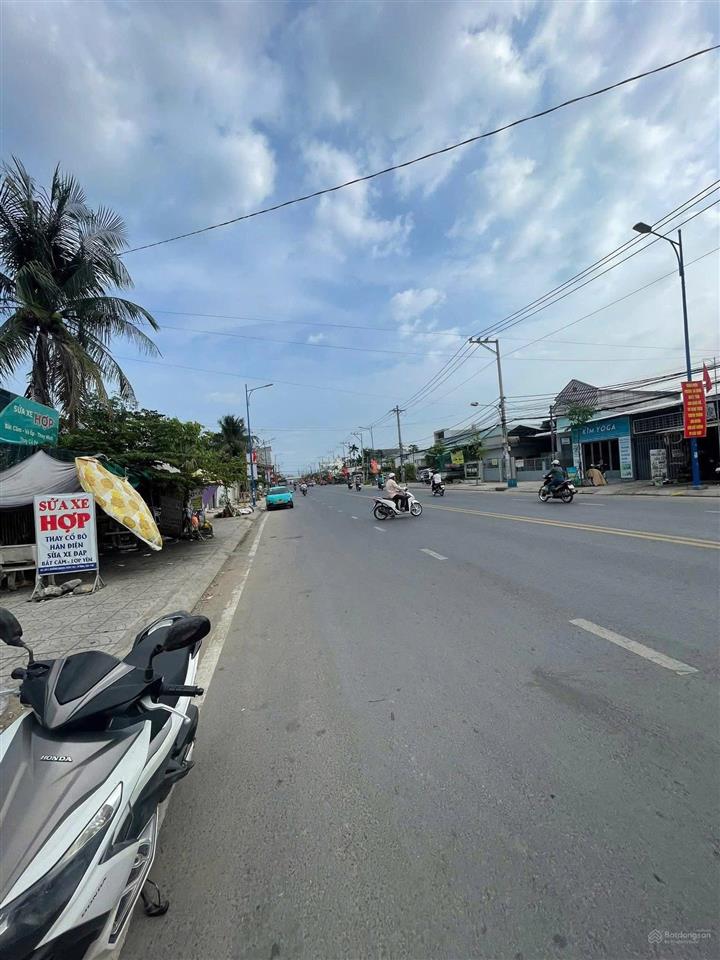 Mặt tiền hoàng quốc việt đang kinh doanh
