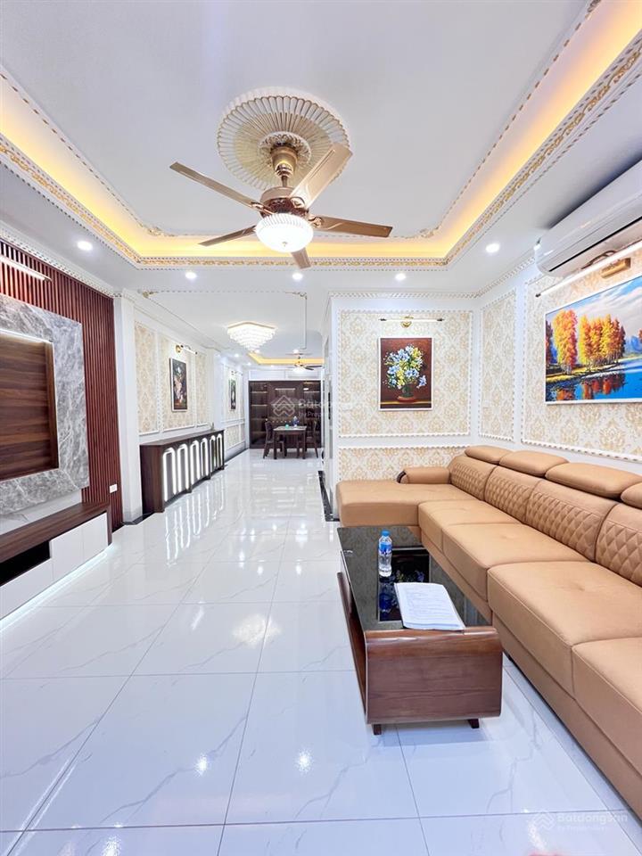 Võ chí công lạc long quân lô góc 3 thoáng 6 tầng thang máy full nội thất nhà mới
