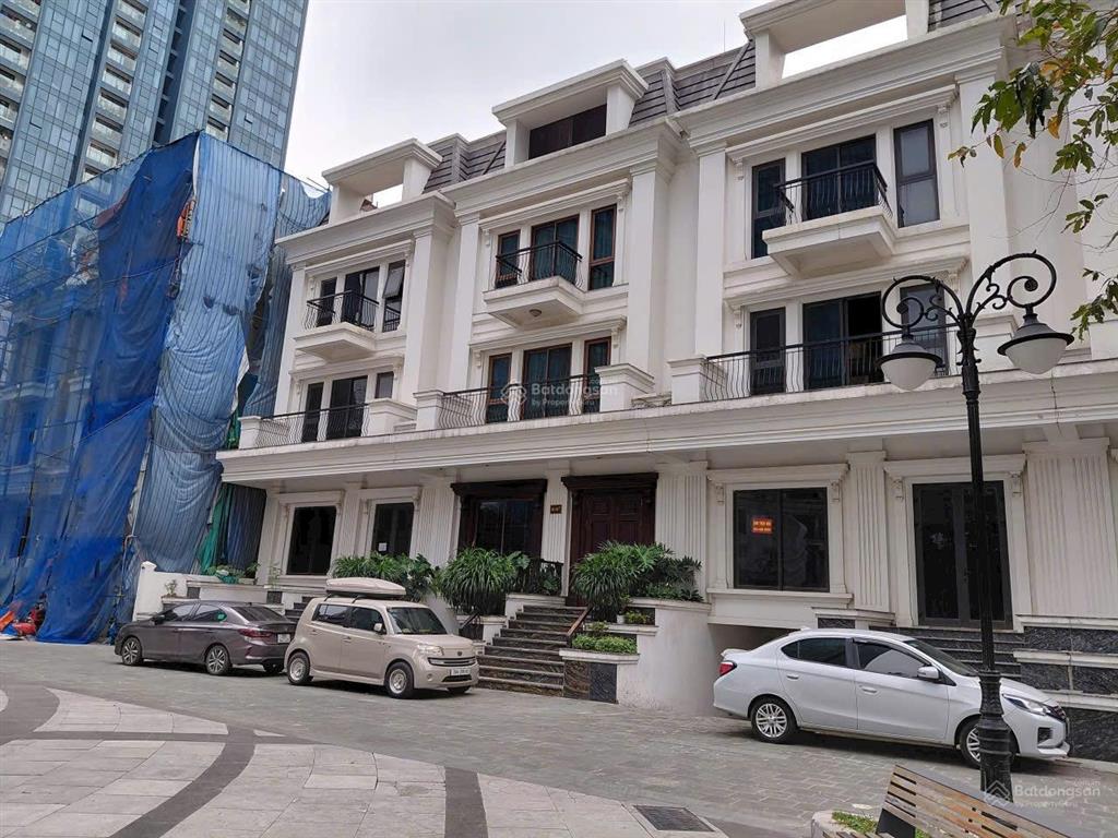 Bán gấp biệt thự 150m2 ở sunshine city, 350 triệu / m2, 5 tầng, đông nam