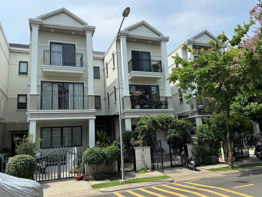 Bán gấp biệt thự ninesouth full nội thất giá cực tốt 17.6 tỷ sổ hồng, hướng đông nam dt 122.5m2