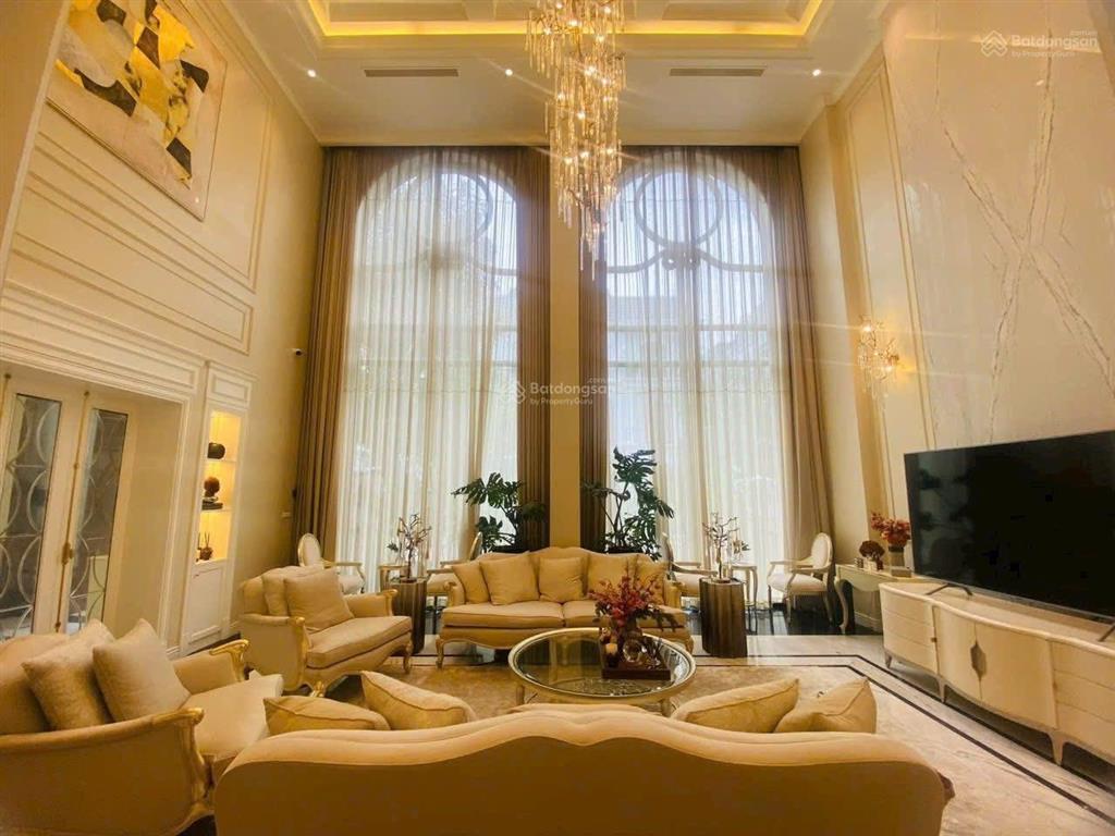 Bán căn biệt thự view hồ giá hời dự án, 226m2, chỉ 24 tỷ, hoàn thiện nội thất châu âu về ở luôn