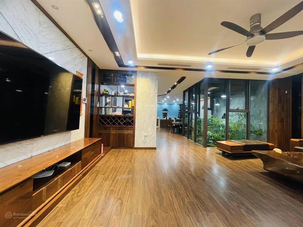 Chính chủ gộp bank biệt thự 210m2 x 4tầng, mặt tiền 12m, thoáng sáng ở sướng, ở ngay, kđt văn phú