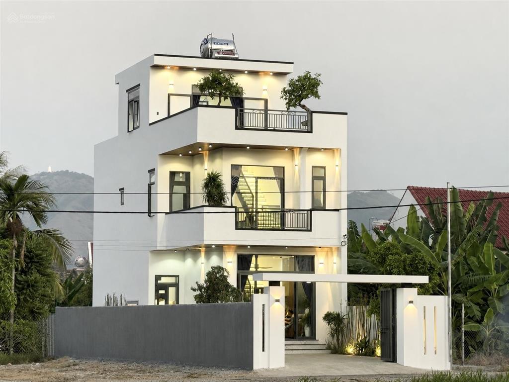 Biệt thự nhà vườn gần biển nha trang full nội thất hiện đại 1 trệt 1 lầu 1 tum