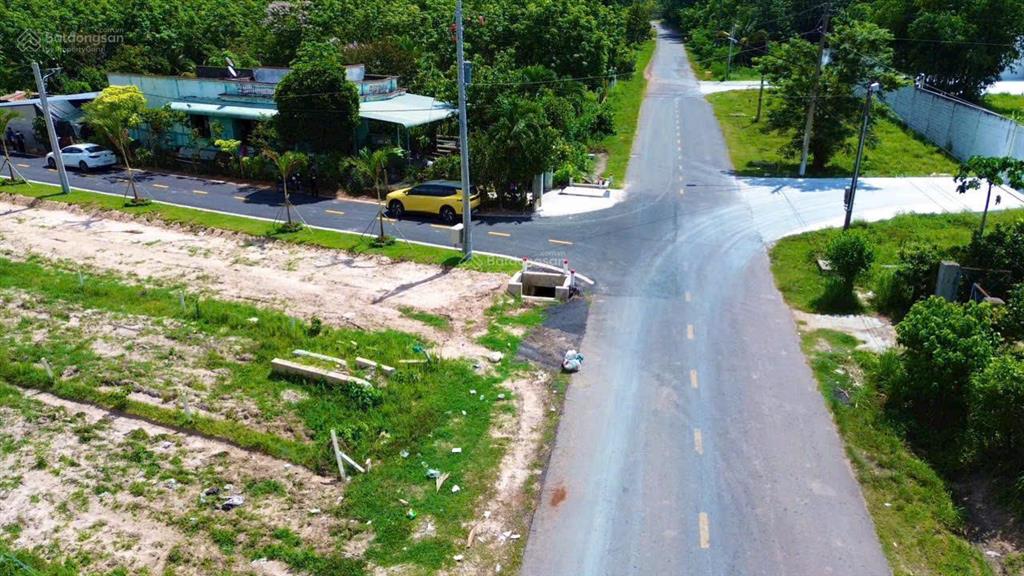 Chính chủ cần bán 1000m2 đất TPHCM sẵn 400m2 thổ cư giá 520tr